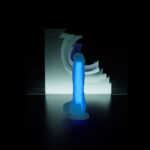 karanlikta-parlayan-18-cm-vantuzlu-dildo-penis-mavi-2