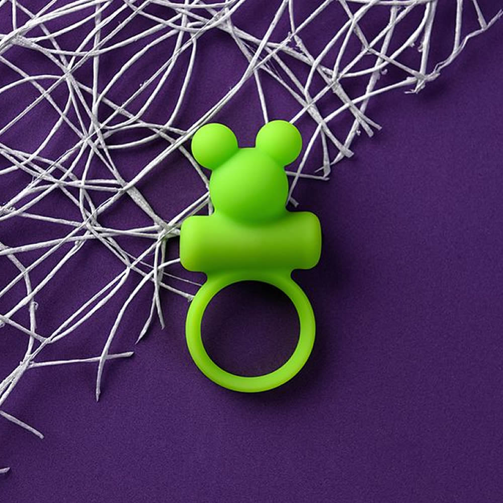 chio-titresimli-silikon-penis-halkasi-4